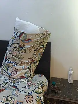 onibaddiee live cam on StripChat
