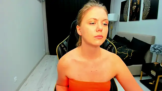 Strawberrye live cam on StripChat
