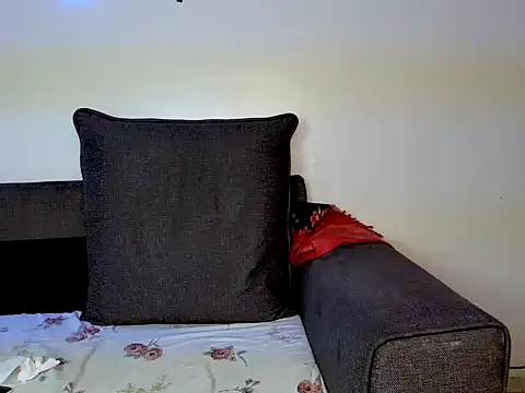 wildflower690 live cam on StripChat