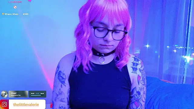 littlevalerie live cam on StripChat