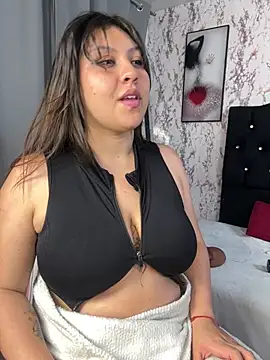 Larissa_Antonella live cam on StripChat