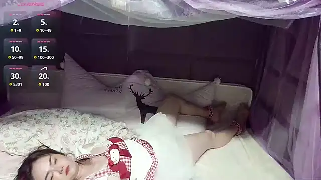 Liora-e8 live cam on StripChat
