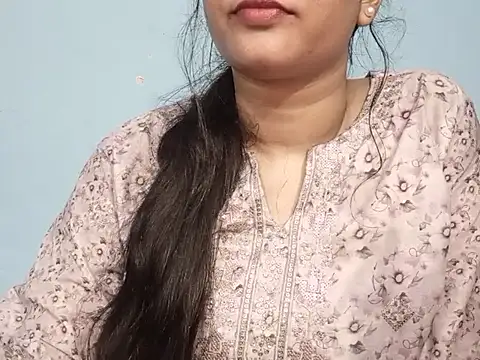 Adhiti_1 live cam on StripChat