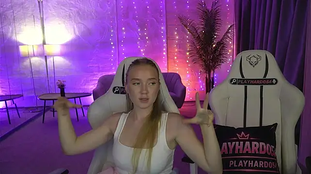 Sofia_054 live cam on StripChat