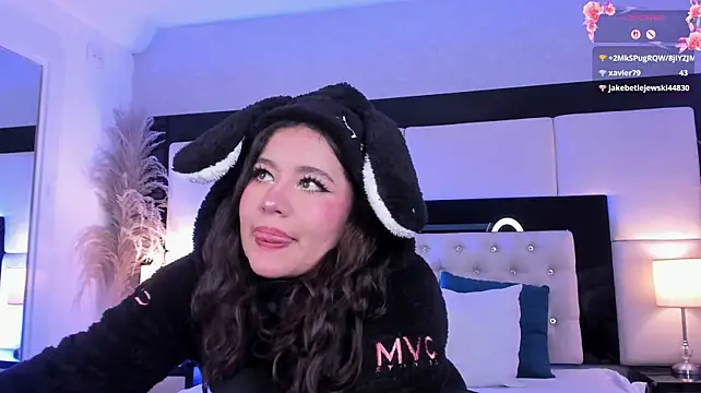 SummerLuna live cam on StripChat