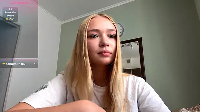 LovelyLisy live cam on StripChat