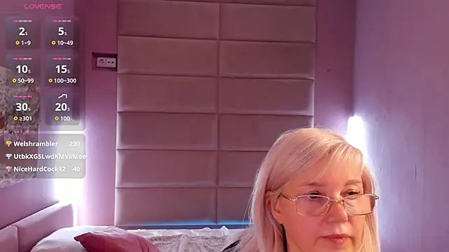 Hella_Fabel live cam on StripChat