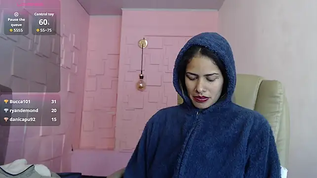 nairobi8 live cam on StripChat