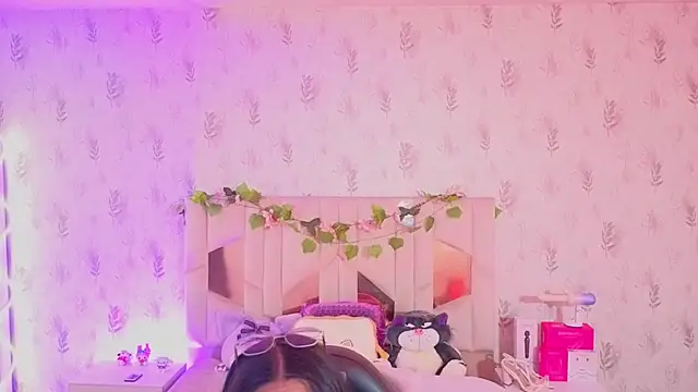 MARIANA_TAY1 live cam on StripChat