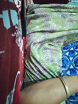 Redd_Wine live cam on StripChat