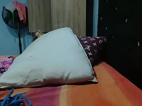flirt_doll live cam on StripChat