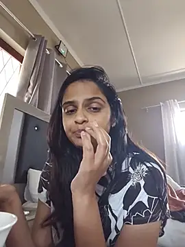 SelenaGomez26 live cam on StripChat