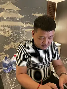 zhang1118 live cam on StripChat