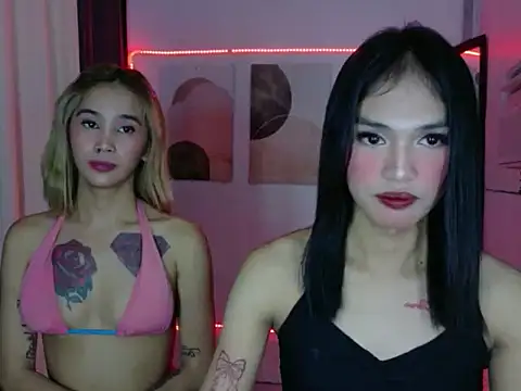 ScarletAndElysia live cam on StripChat