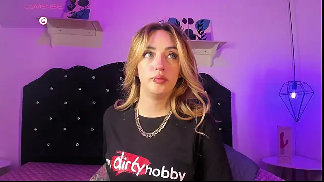 _mykinkydoll_ live cam on StripChat