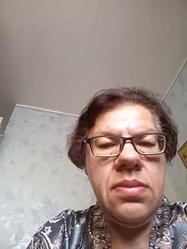 Olena72531 live cam on StripChat