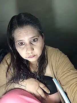 Cynthia186 live cam on StripChat