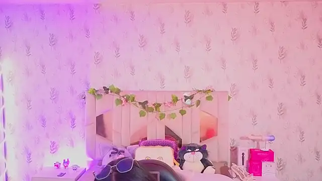 MARIANA_TAY1 live cam on StripChat