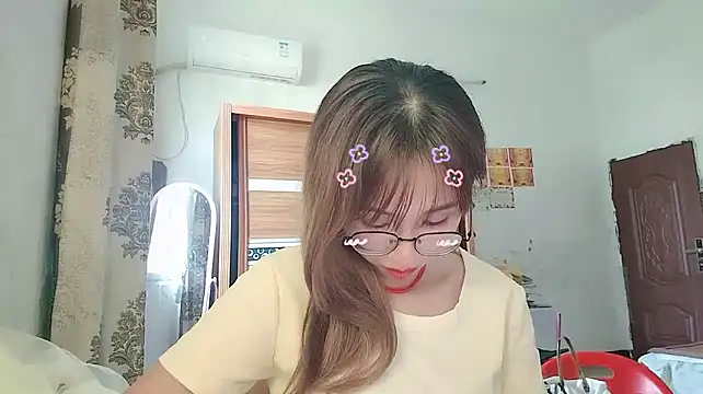 Lili_666 live cam on StripChat