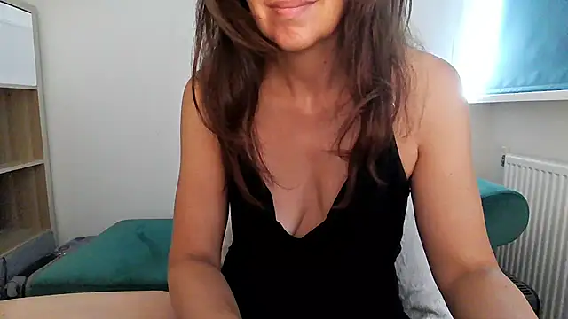 Ella_Next_Door live cam on StripChat
