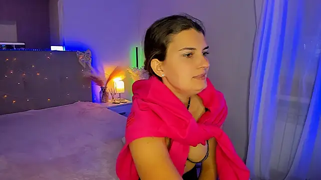 Laura_Leee live cam on StripChat