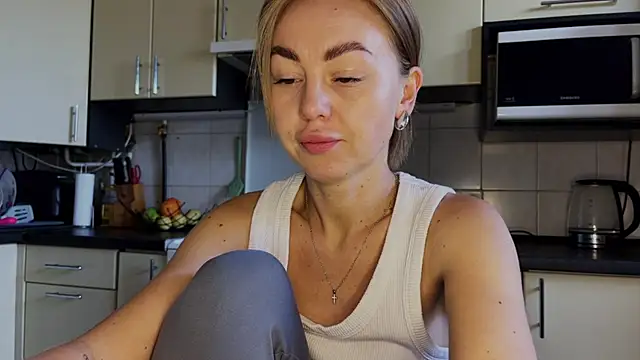 Marta_Kelly live cam on StripChat