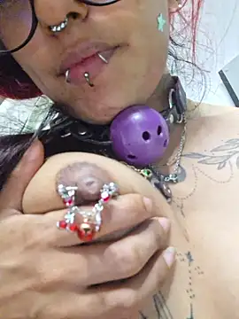 carolinerue live cam on StripChat