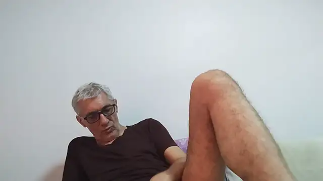 BIGUNCUTHARDCOCK live cam on StripChat