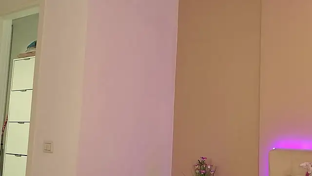 Emily_Sheen live cam on StripChat