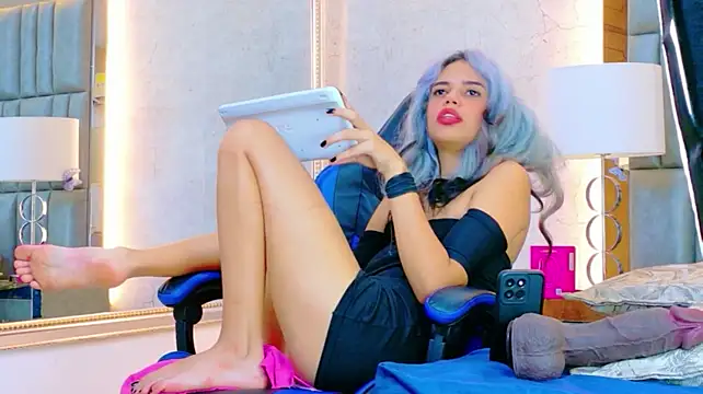 AlanaHouston live cam on StripChat