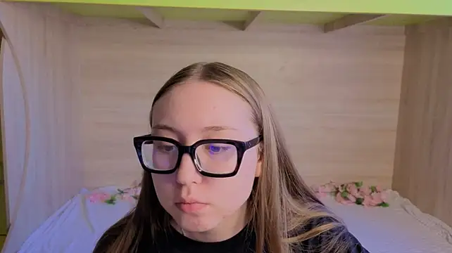 _kitti_meow_ live cam on StripChat