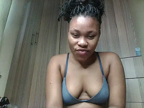 Juicyy_afriq live sex cam