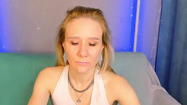 NikaBond live cam on StripChat