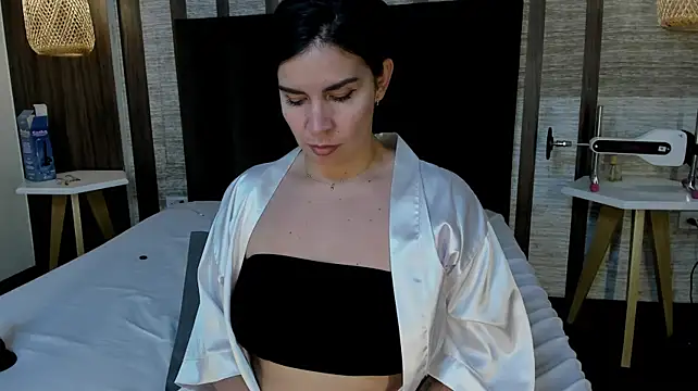 Hannah_Cross live cam on StripChat