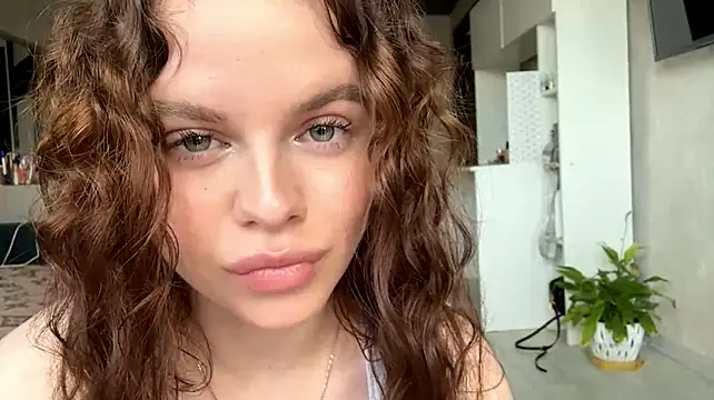 IlianaKaleel live cam on StripChat