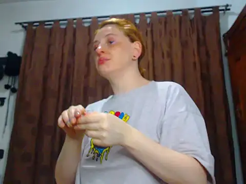 Redhead_incandy live cam on StripChat
