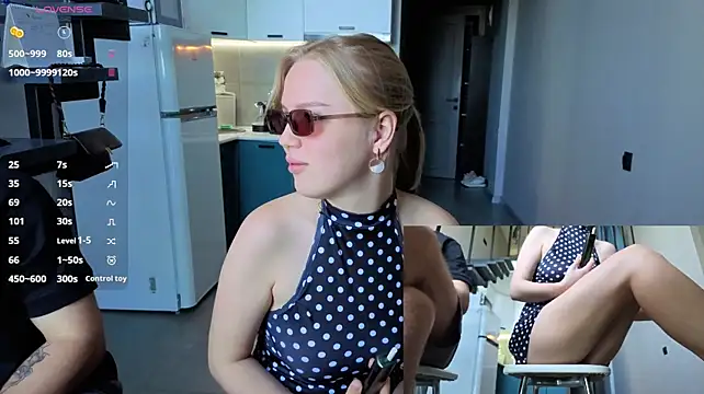 LittleForestELF2 live cam on StripChat