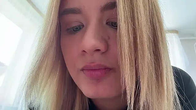 Kaderii1 live cam on StripChat