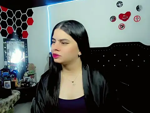 maddison_inova live cam on StripChat