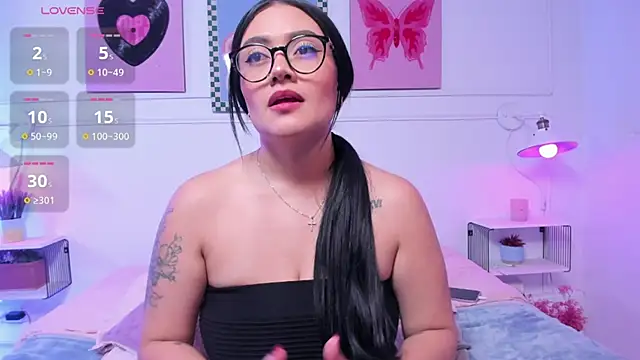 Ivonne_Noir live cam on StripChat