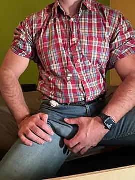 Coach_85 live cam on StripChat