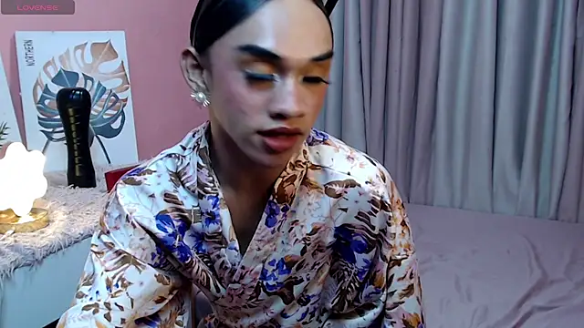 VivienneLuxe live sex cam