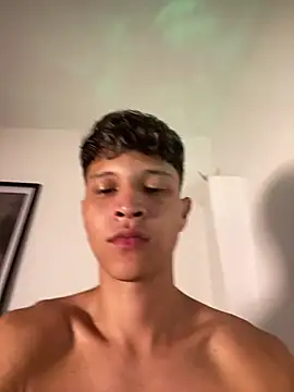 Twinkcock22 live sex cam