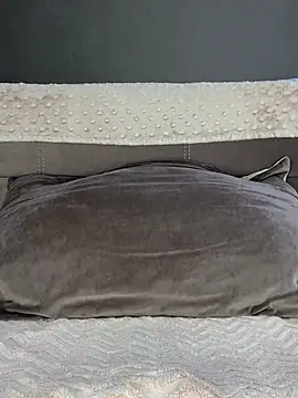 LaraVoosh live sex cam