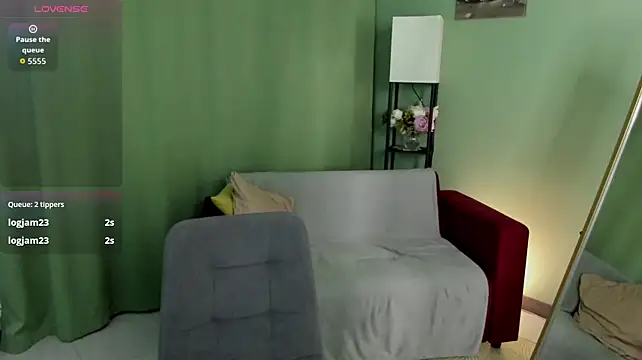 LeticiaRomano live cam on StripChat