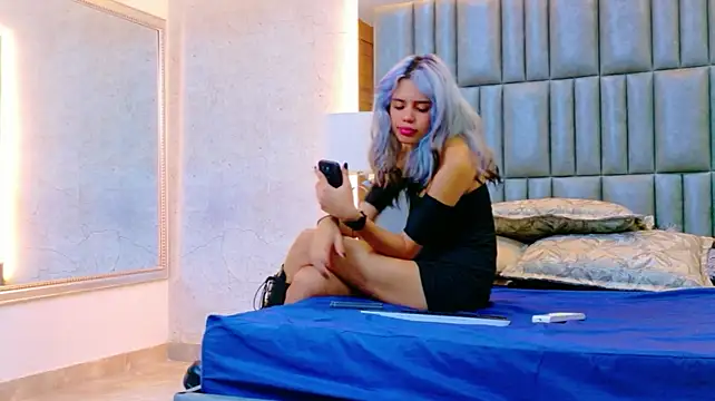 AlanaHouston live cam on StripChat