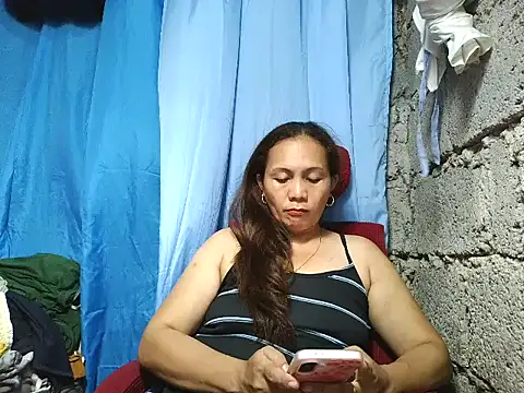 prettymomma24xx live cam on StripChat