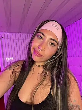 ManuelaVeeleez live cam on StripChat