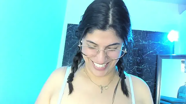 suzan_23 live cam on StripChat