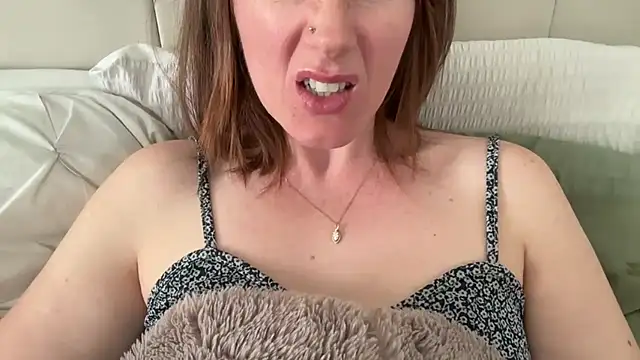 redheadrosie69 live cam on StripChat